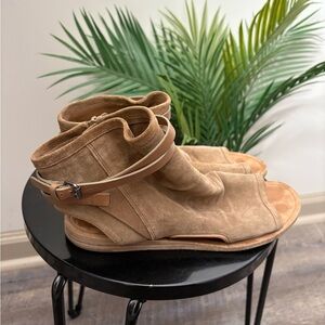 Vince Slouchy Suede Cutout Sandals Vero Cuoio